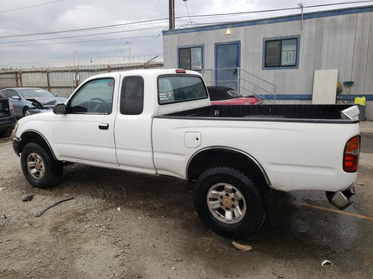 Image 2 of 2000 TOYOTA TACOMA XTRACAB PRERUNNER 2000 with VIN 5TESN92N9YZ710825