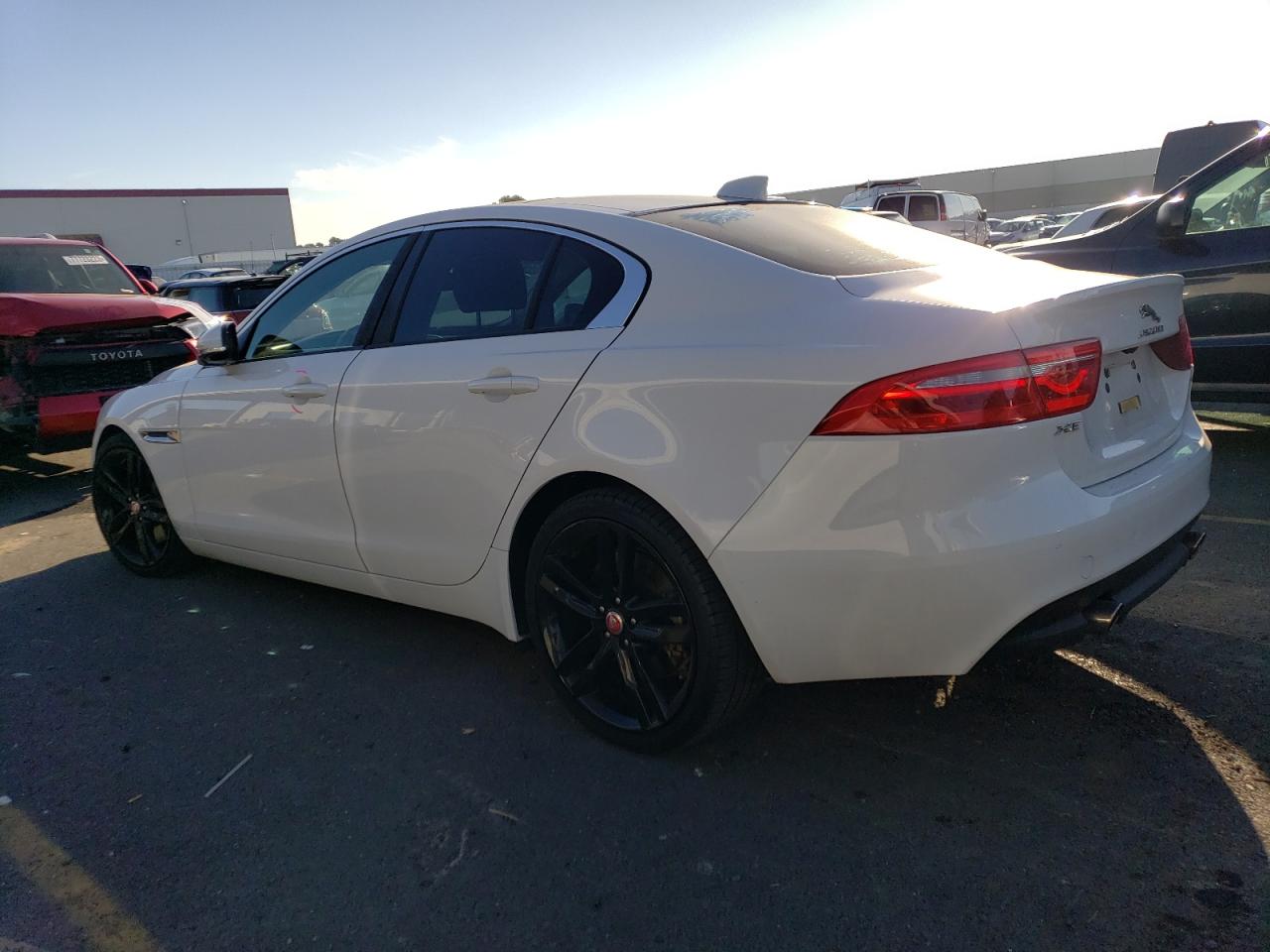 Изображение 2 2017 JAGUAR XE PREMIUM 2017 с VIN SAJAD4BV4HA972085