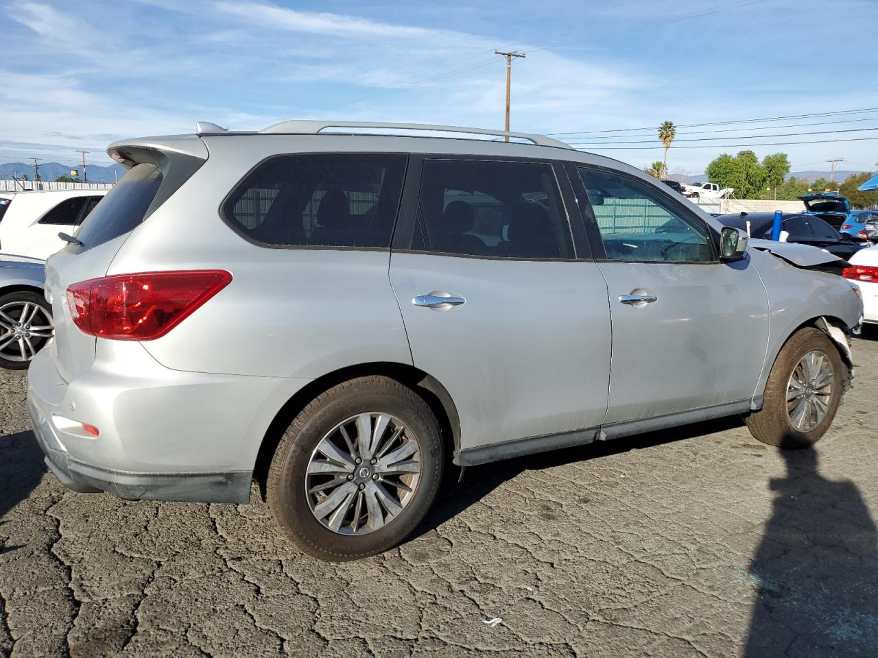 Изображение 3 2019 NISSAN PATHFINDER S 2019 с VIN 5N1DR2MN3KC644713