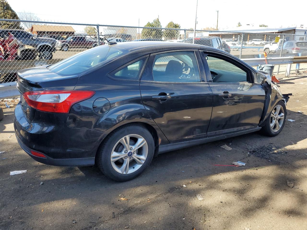 Image 3 of 2014 FORD FOCUS SE 2014 with VIN 1FADP3F21EL235316