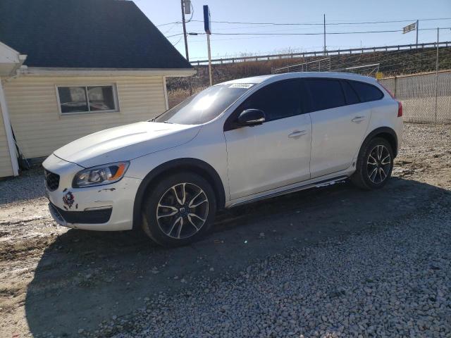 Image 1 of 2017 VOLVO V60 CROSS COUNTRY PREMIER 2017 with VIN YV440MWKXH1041028