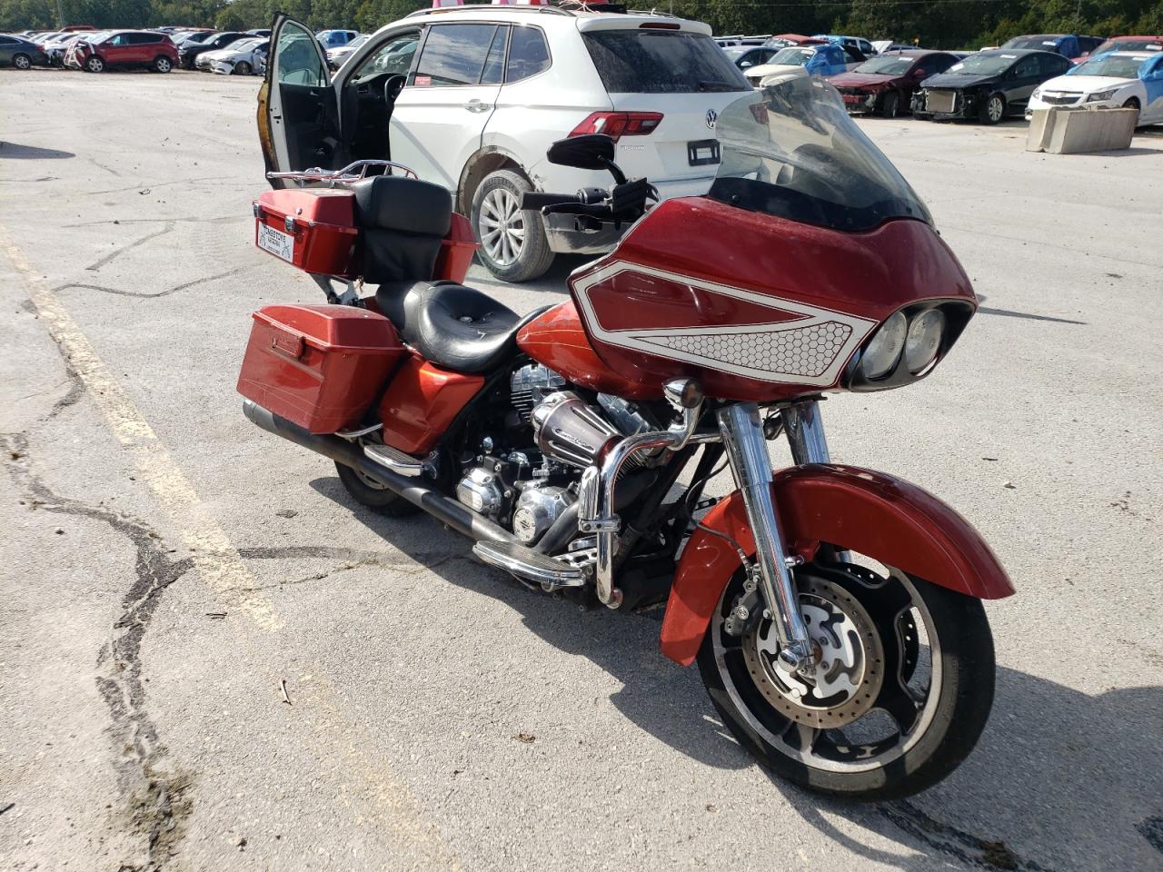 Image 1 of 2013 HARLEY-DAVIDSON FLTRX ROAD GLIDE CUSTOM 2013 with VIN 1HD1KHM32DB630371