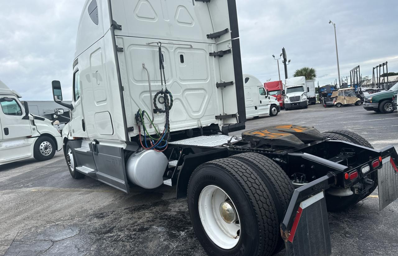 Obraz 3 z 2020 FREIGHTLINER CASCADIA 126  2020 z VIN 3AKBHHDV8LSLT7215