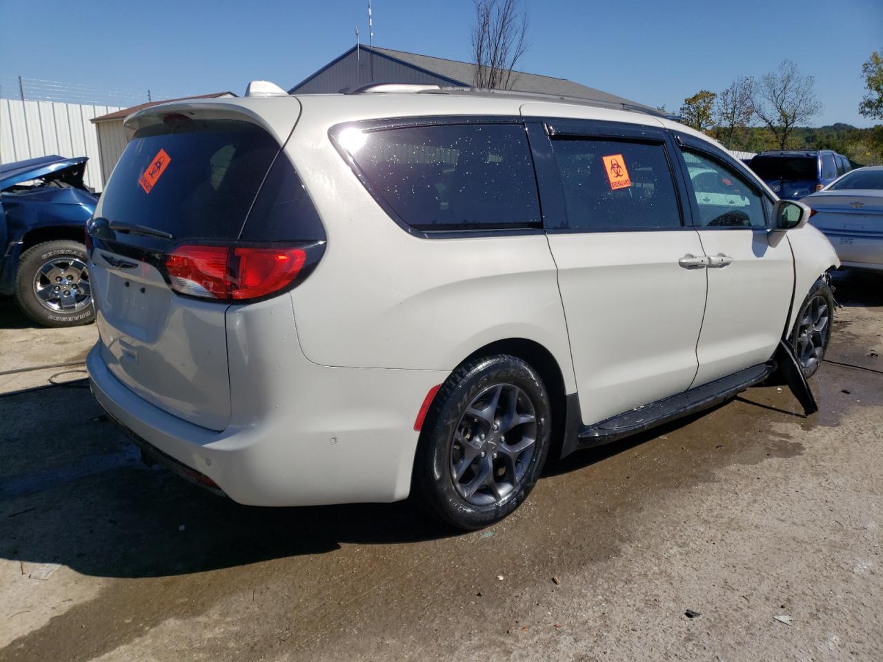 Image 3 of 2019 CHRYSLER PACIFICA TOURING L 2019 with VIN 2C4RC1BG8KR686571
