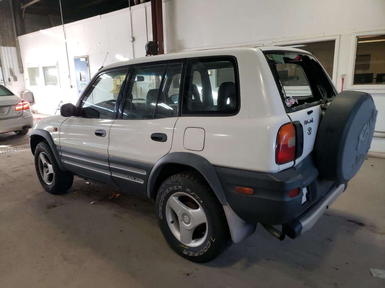 Image 2 of 1997 TOYOTA RAV4  1997 with VIN JT3HP10V4V7039788