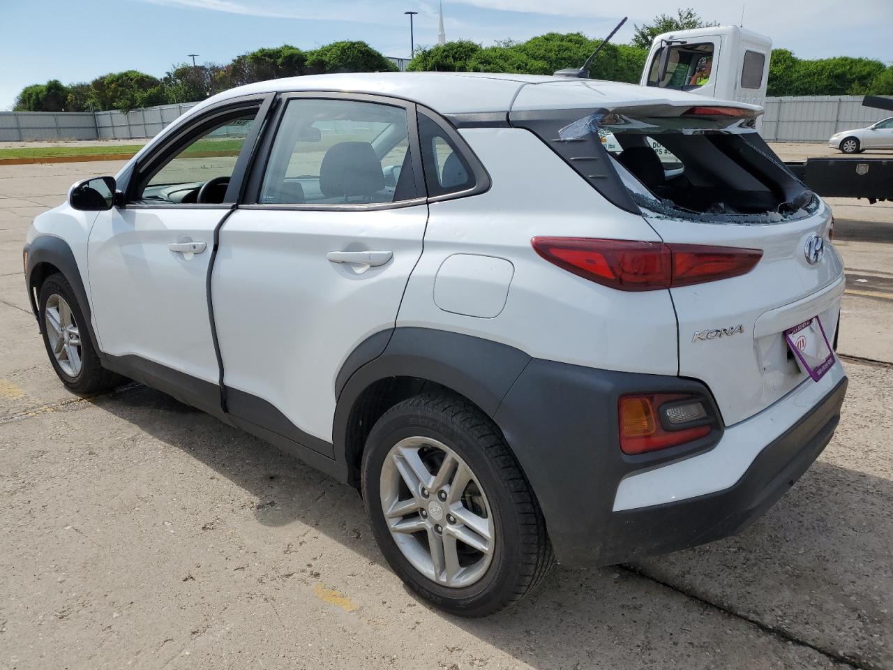 Image 2 of 2020 HYUNDAI KONA SE 2020 with VIN KM8K1CAA6LU436505