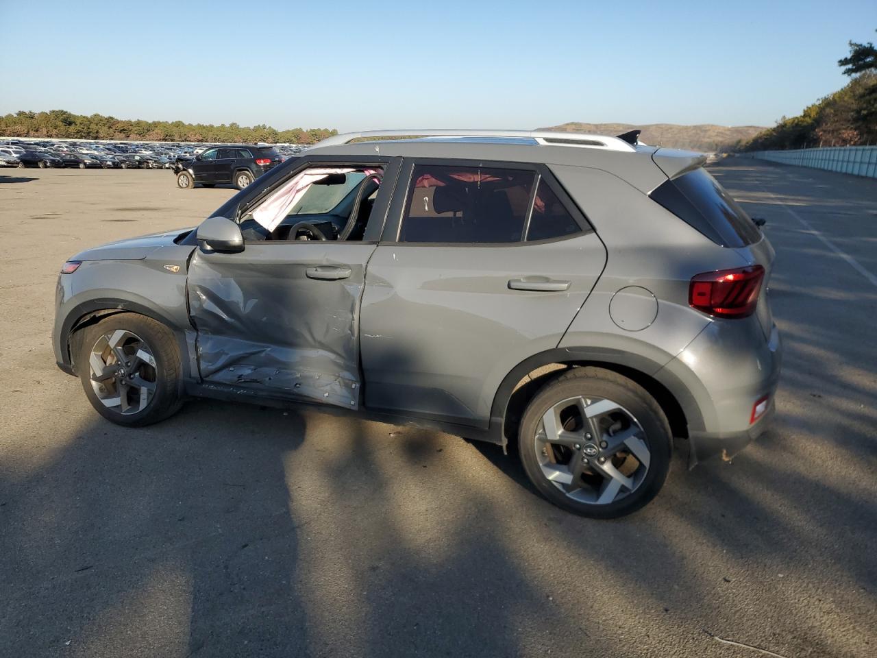 Image 2 of 2020 HYUNDAI VENUE SEL 2020 with VIN KMHRC8A3XLU042058