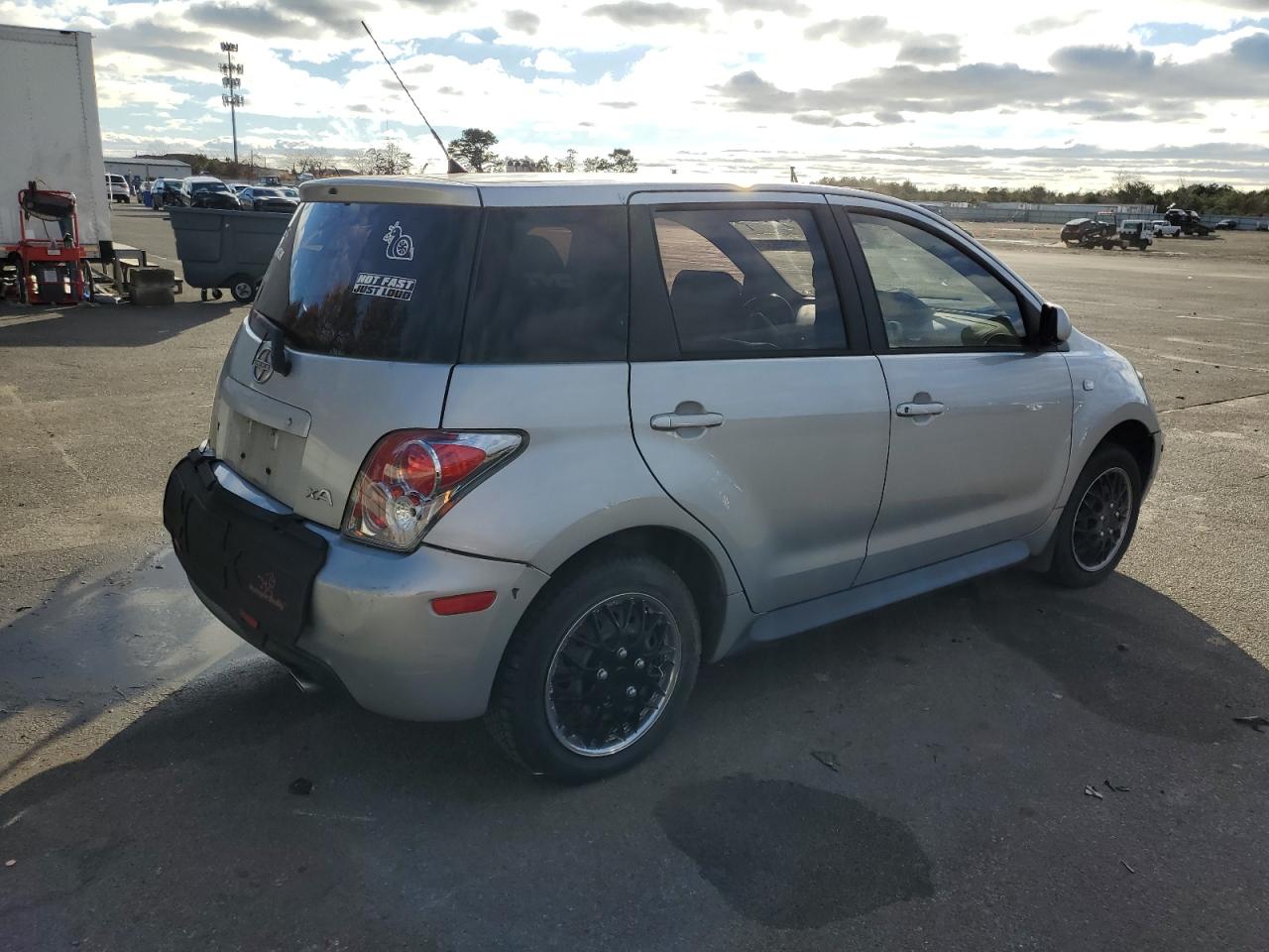 Obraz 3 z 2005 TOYOTA SCION XA  2005 z VIN JTKKT624950091630