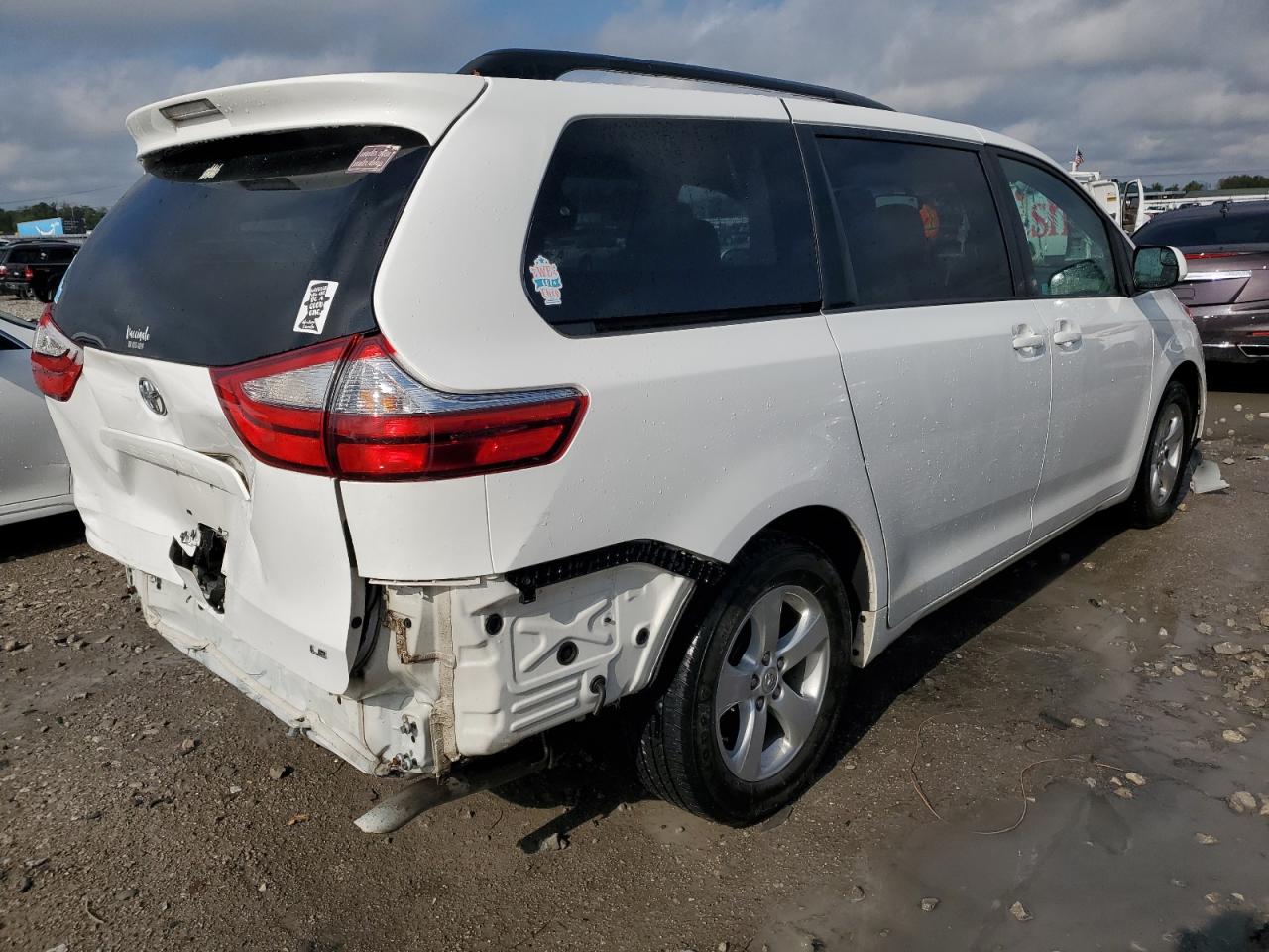 Obraz 3 z 2017 TOYOTA SIENNA LE 2017 z VIN 5TDKZ3DC0HS778280