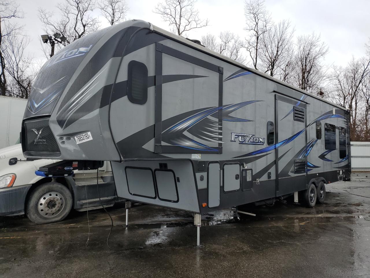 Image 2 of 2018 KEYSTONE FUZION 2018 with VIN 4YDF37120JF810377