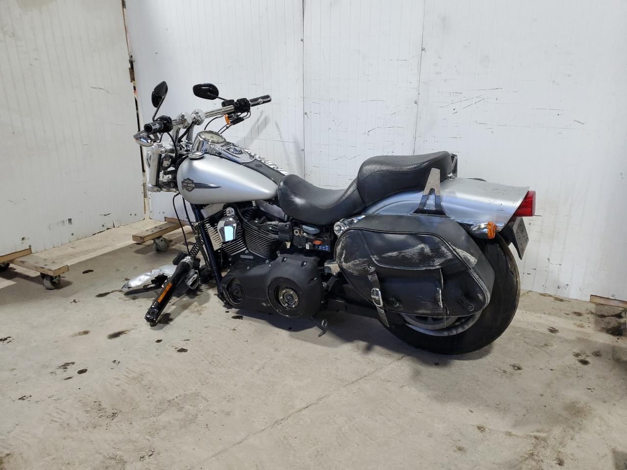 Изображение 3 2010 HARLEY-DAVIDSON FXDF  2010 с VIN 1HD1GY417AC301722