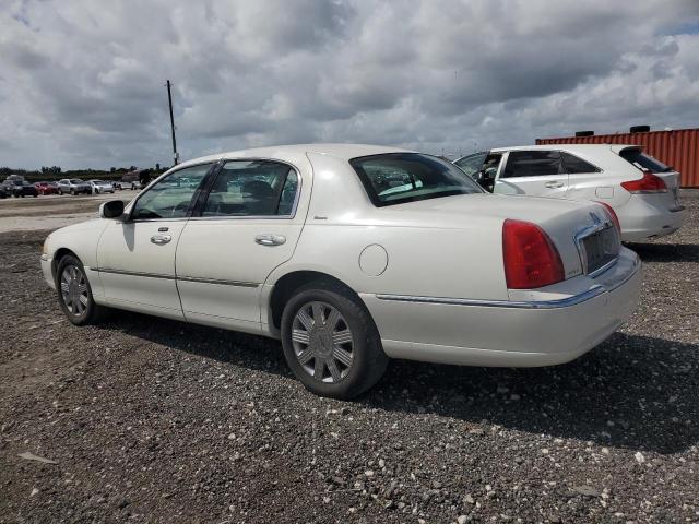 Obraz 2 z 2004 LINCOLN TOWN CAR ULTIMATE 2004 z VIN 1LNHM83WX4Y687089