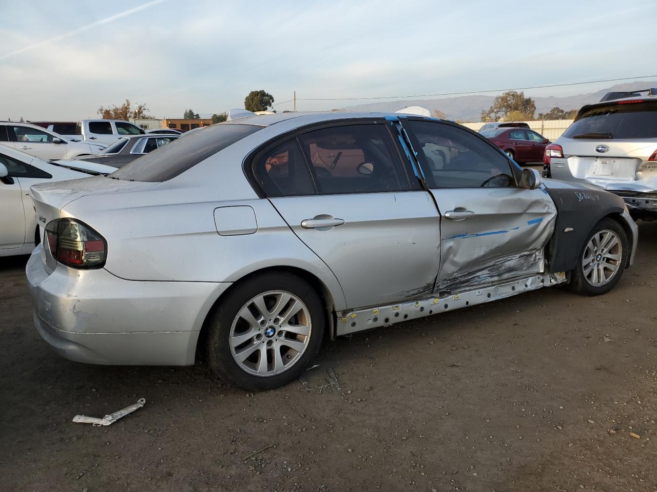 Obraz 3 z 2006 BMW 325 I 2006 z VIN WBAVB13506KR57008