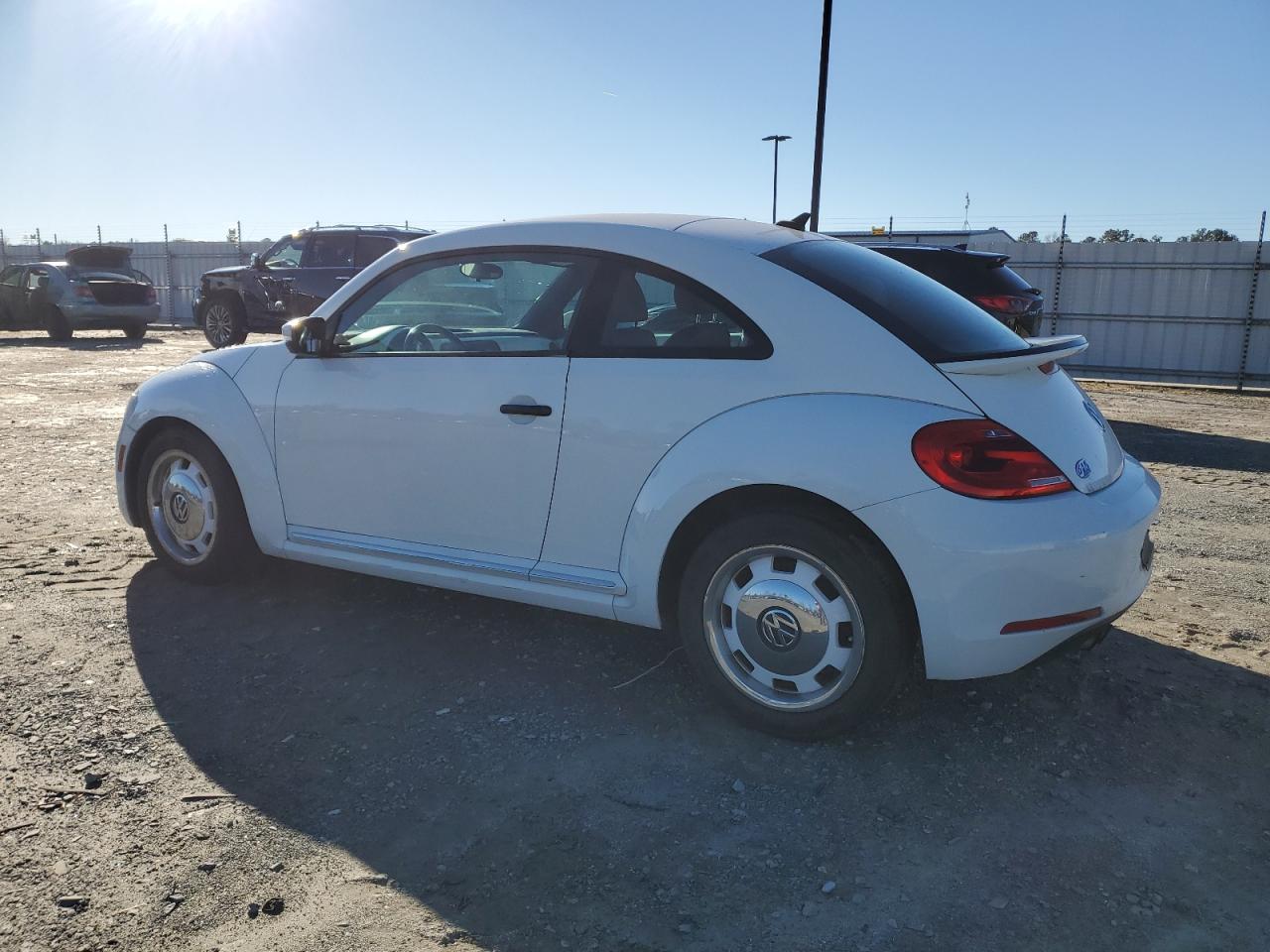 Изображение 2 2015 VOLKSWAGEN BEETLE 1.8T 2015 с VIN 3VWF17AT4FM649750