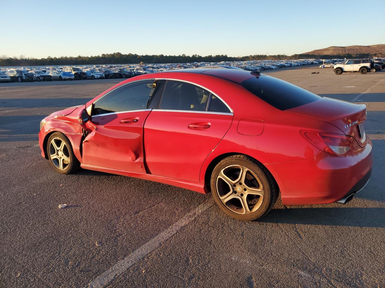 Image 2 of 2014 MERCEDES-BENZ CLA 250 2014 with VIN WDDSJ4EB1EN060683