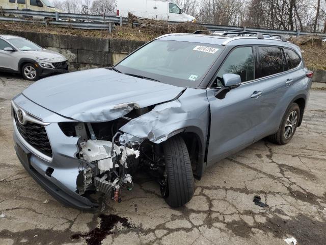 Image 1 of 2021 TOYOTA HIGHLANDER XLE 2021 with VIN 5TDGZRBH6MS153223
