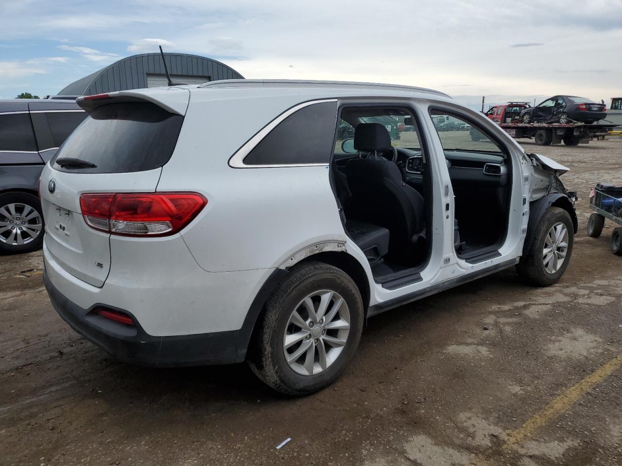 Image 3 of 2017 KIA SORENTO LX 2017 with VIN 5XYPG4A54HG284153