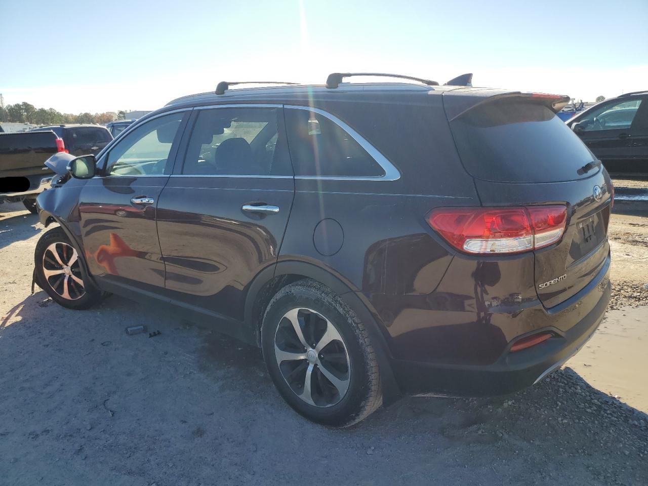 Image 2 of 2018 KIA SORENTO EX 2018 with VIN 5XYPH4A52JG387185