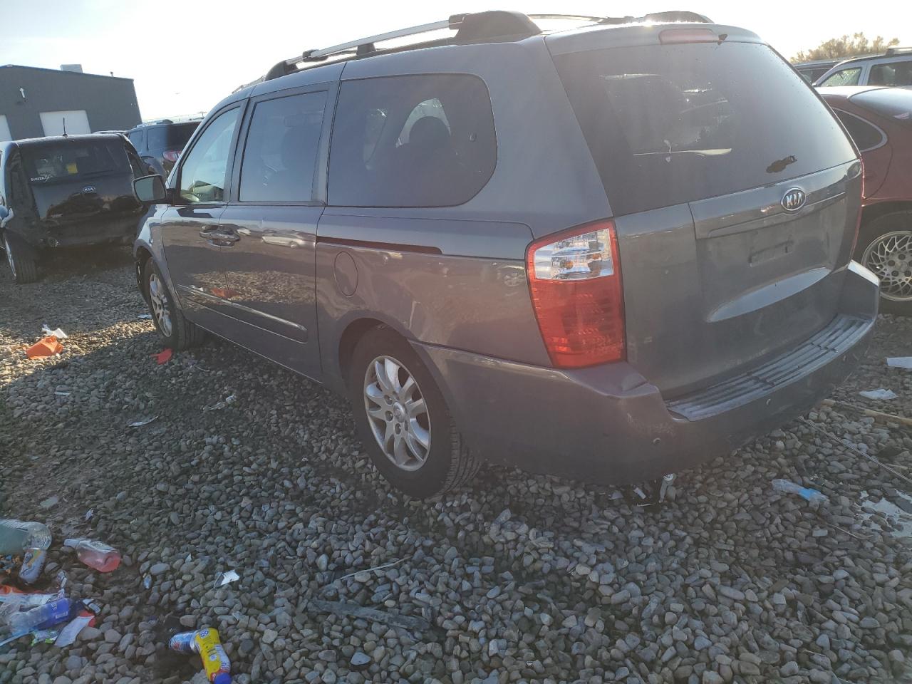 Изображение 2 2006 KIA SEDONA EX 2006 с VIN KNDMB233866096981