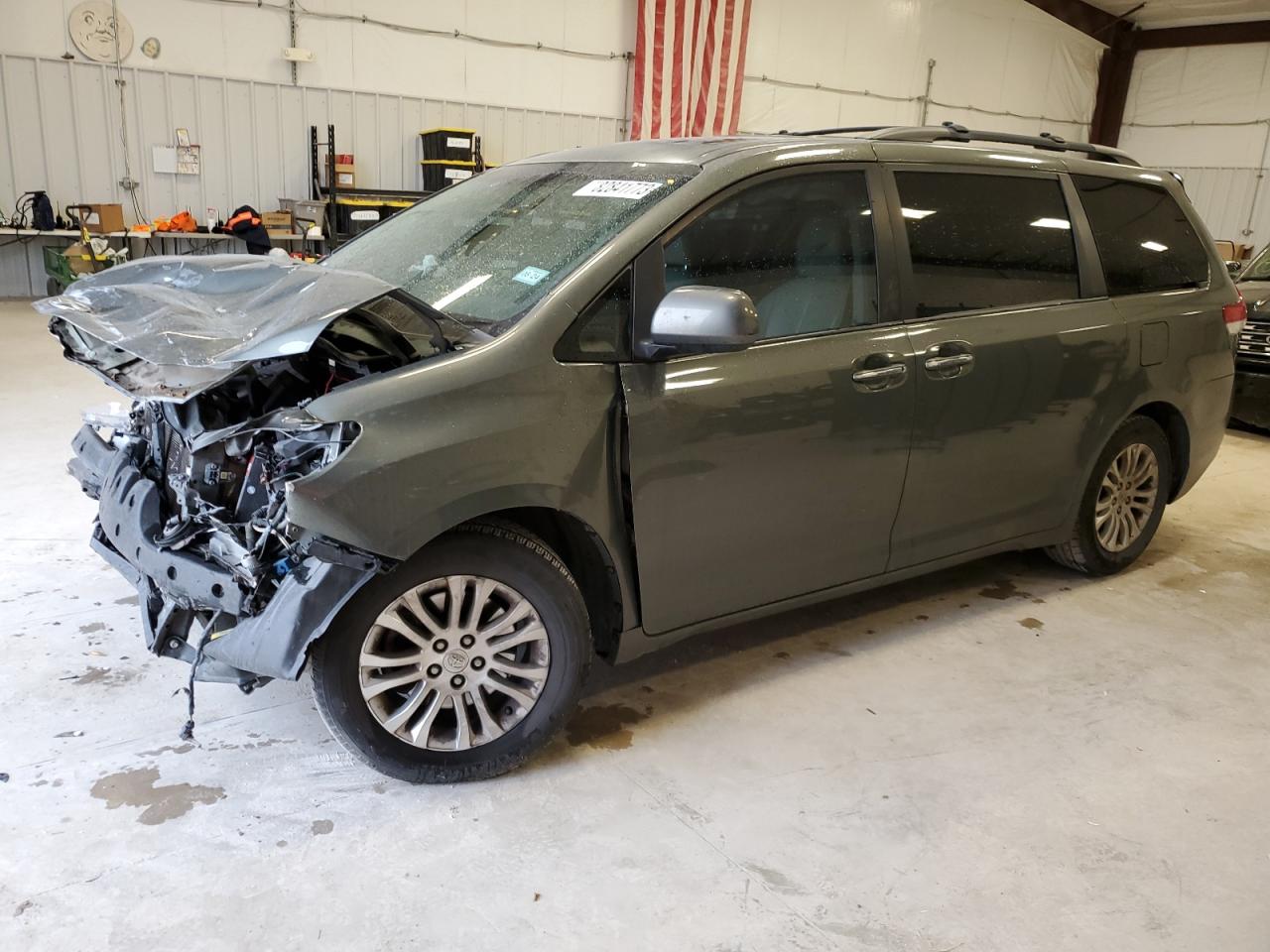 2011 TOYOTA SIENNA XLE 2011 image