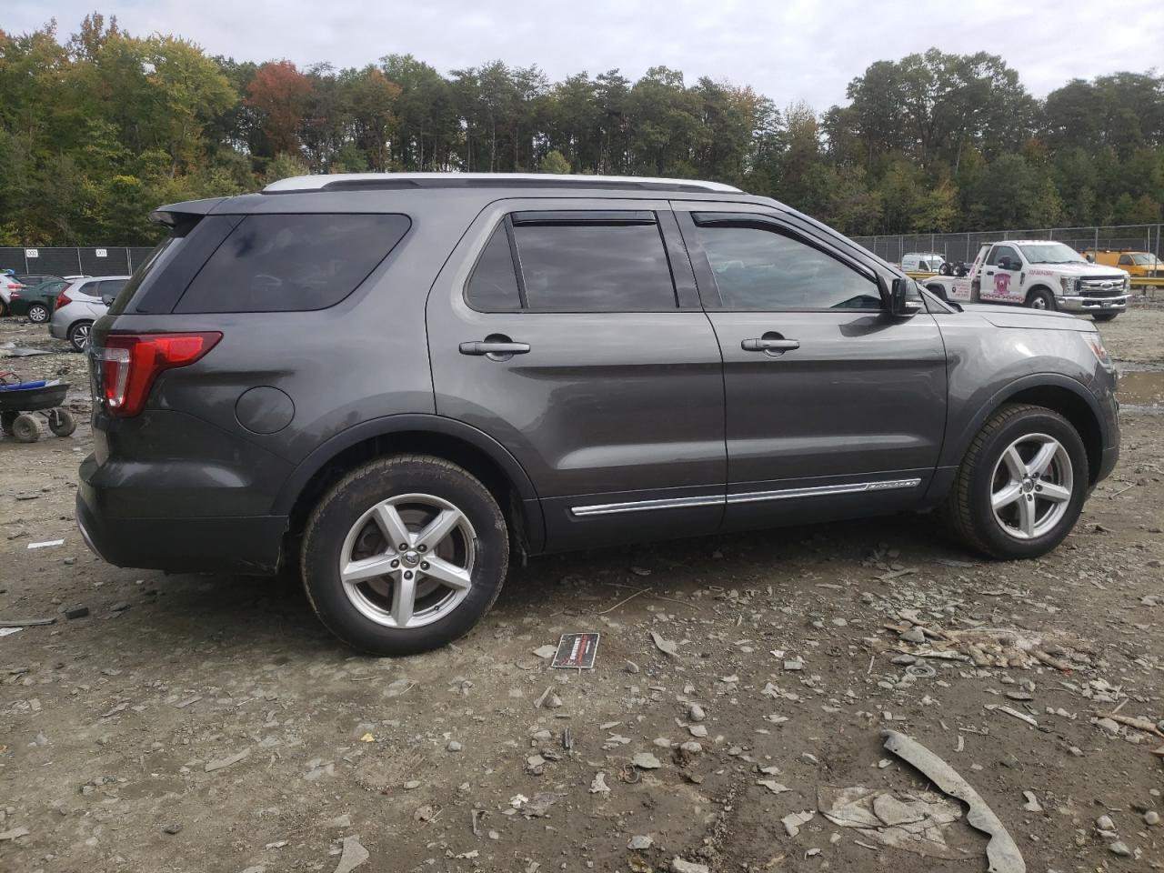 Image 3 of 2016 FORD EXPLORER XLT 2016 with VIN 1FM5K8D88GGA94088