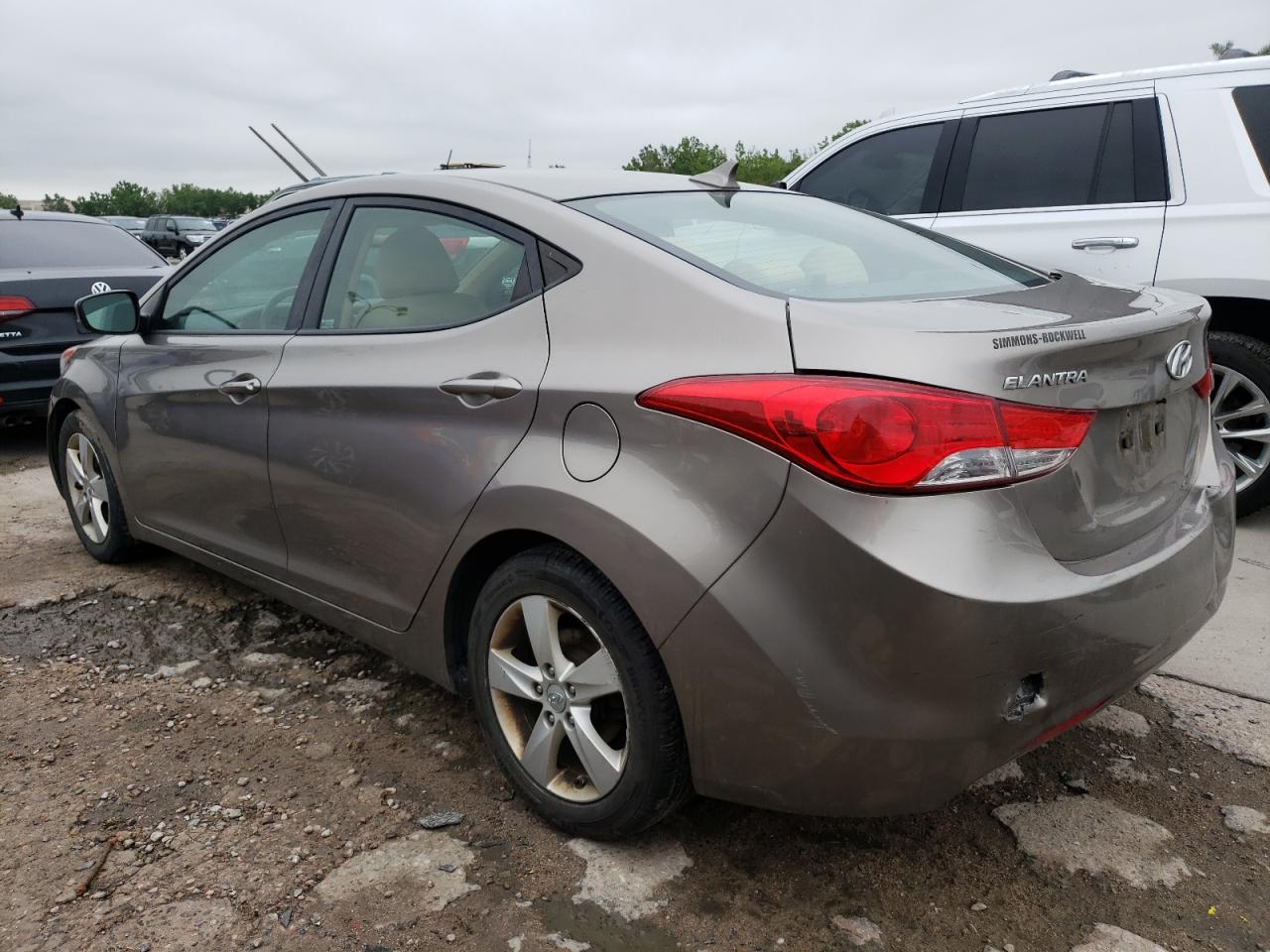 Image 2 of 2013 HYUNDAI ELANTRA GLS 2013 with VIN 5NPDH4AE8DH197360