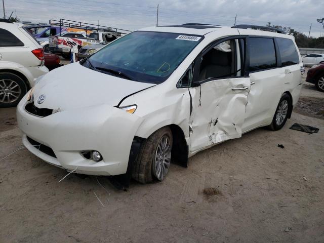 2017 TOYOTA SIENNA XLE 2017 image