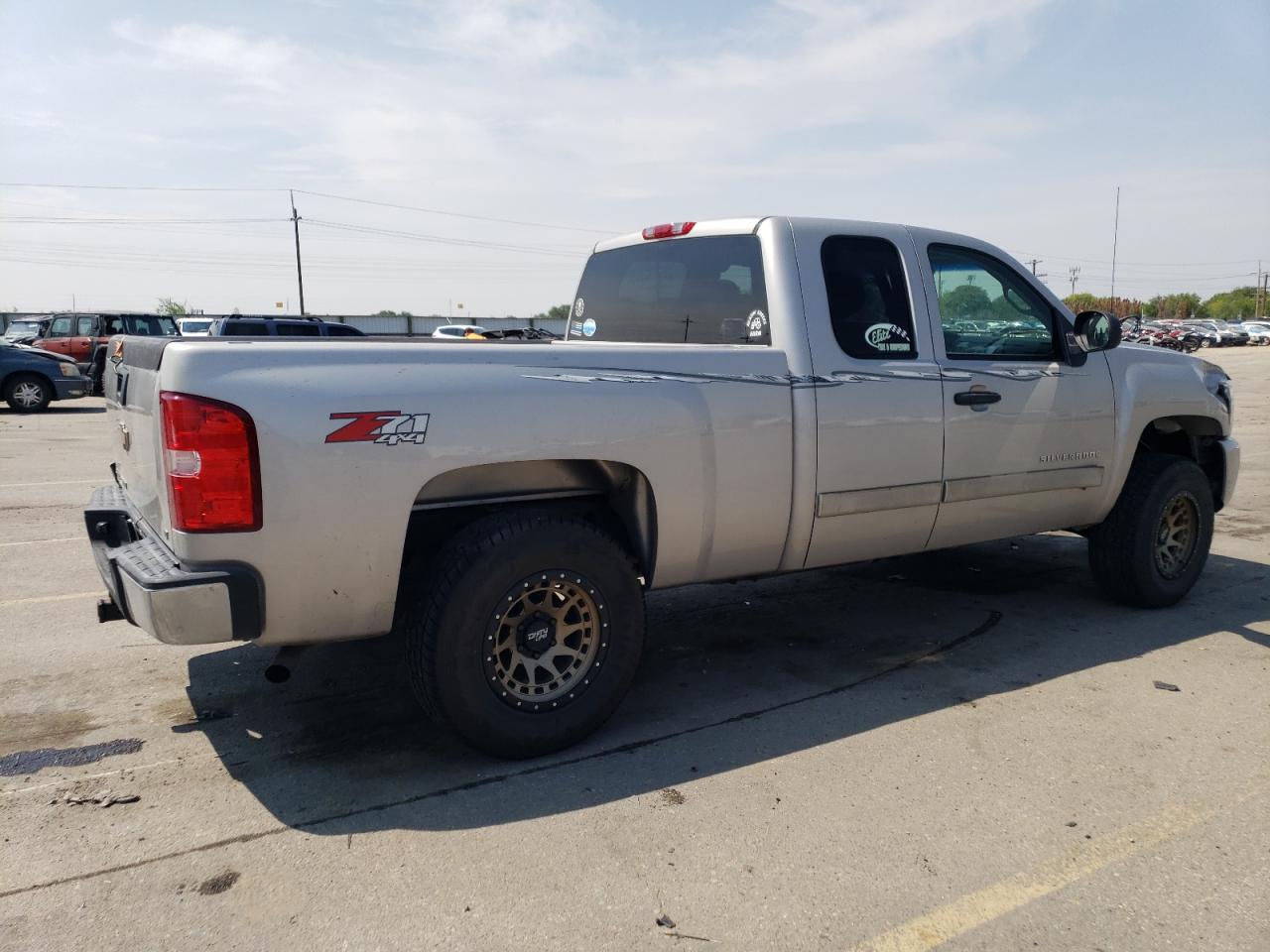 Image 3 of 2007 CHEVROLET SILVERADO K1500 2007 with VIN 2GCEK19J971675152