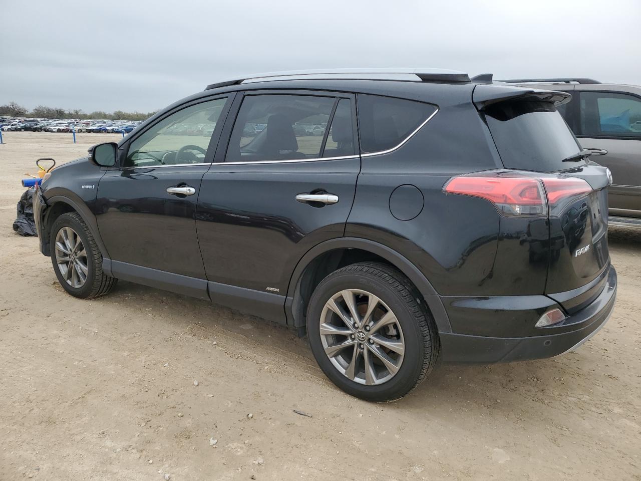 Изображение 2 2018 TOYOTA RAV4 HV LIMITED 2018 с VIN JTMDJREV0JD218473