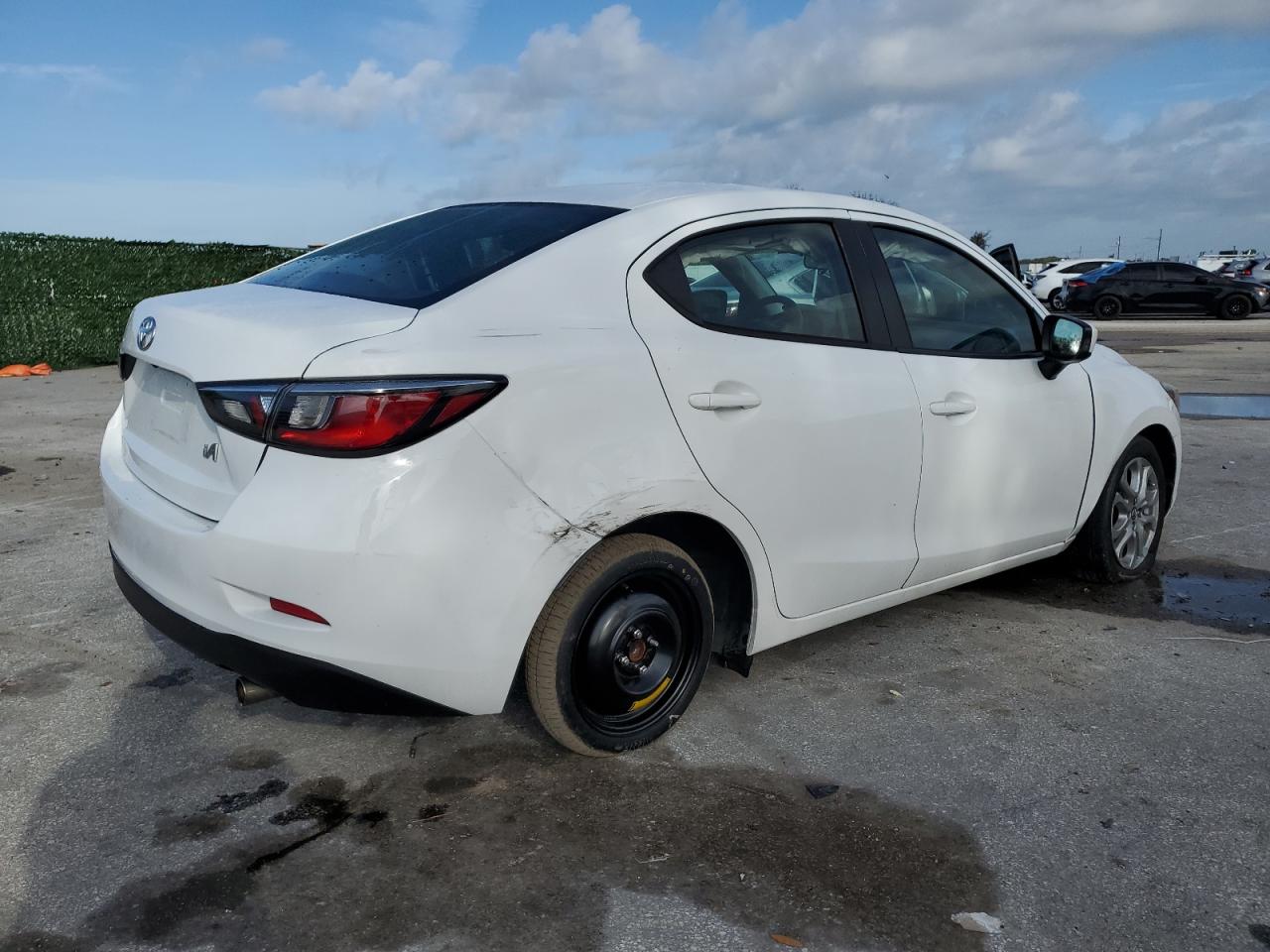 Image 3 of 2018 TOYOTA YARIS IA  2018 with VIN 3MYDLBYV2JY329263