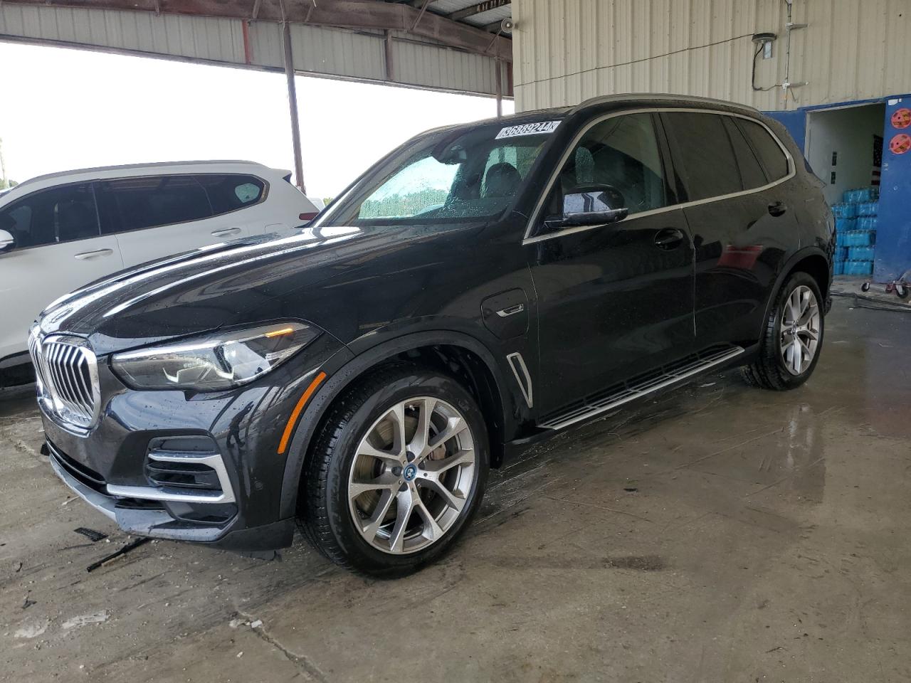 Obraz 1 z 2023 BMW X5 XDRIVE45E 2023 z VIN 5UXTA6C04P9N50315