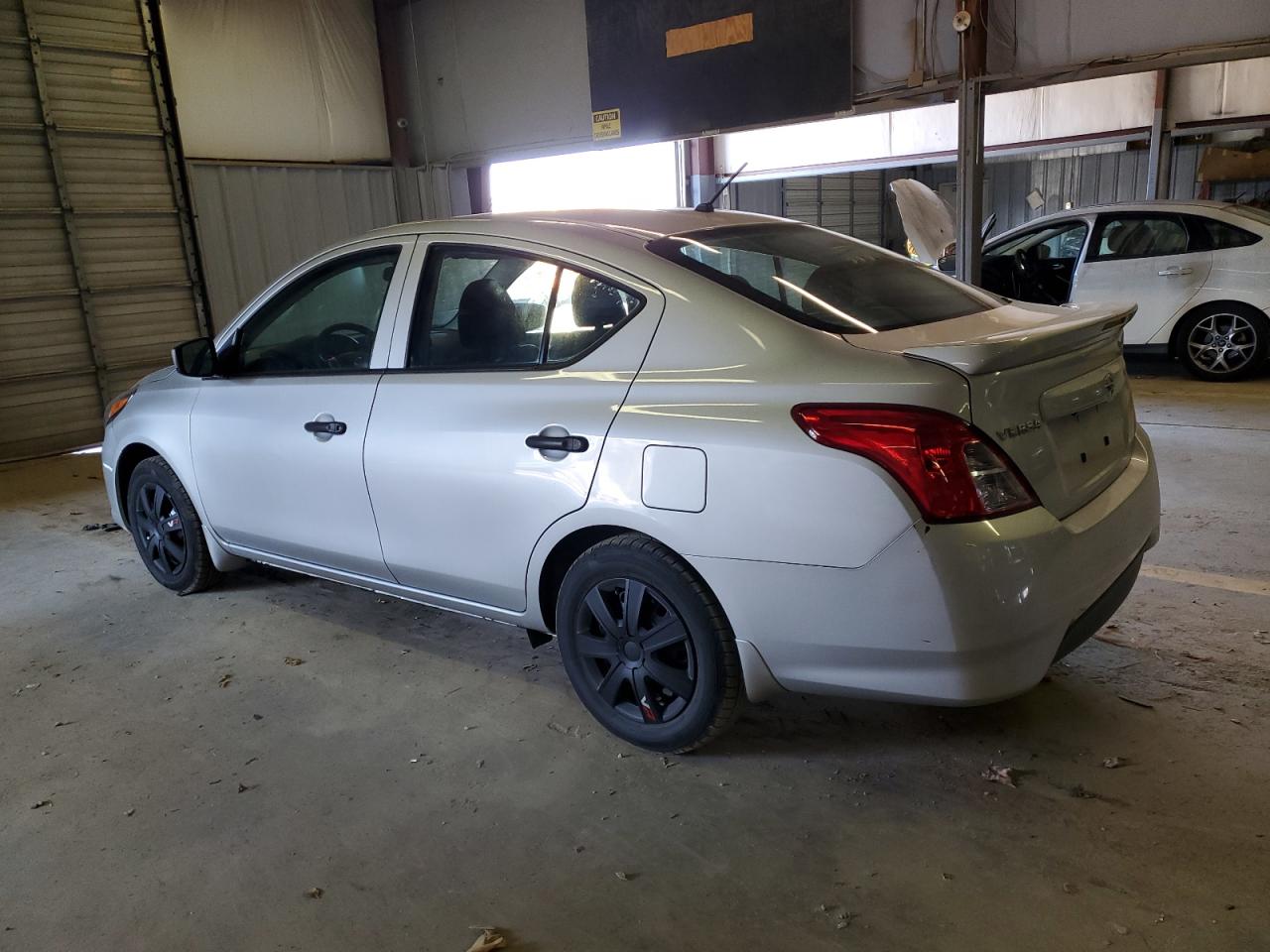 Изображение 2 2019 NISSAN VERSA S 2019 с VIN 3N1CN7AP1KL807123