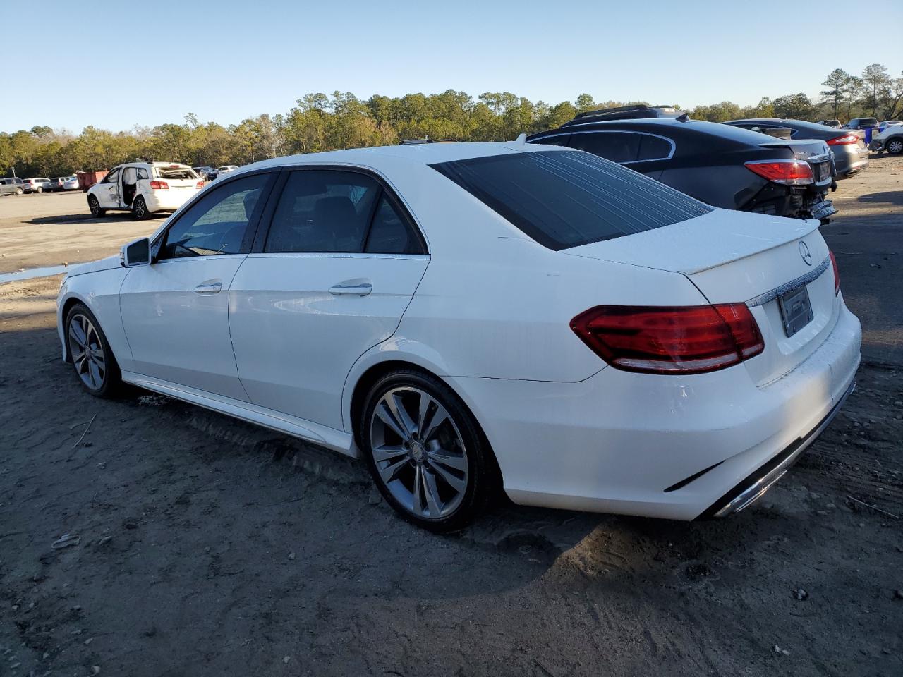 Obraz 2 z 2014 MERCEDES-BENZ E 350 2014 z VIN WDDHF5KB5EB002325