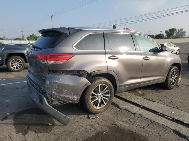 Изображение 3 2019 TOYOTA HIGHLANDER SE 2019 с VIN 5TDKZRFH4KS558921