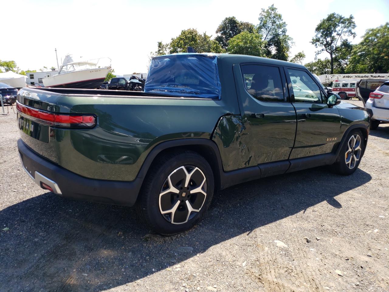Image 3 of 2022 RIVIAN R1T ADVENTURE 2022 with VIN 7FCTGAAA7NN015296