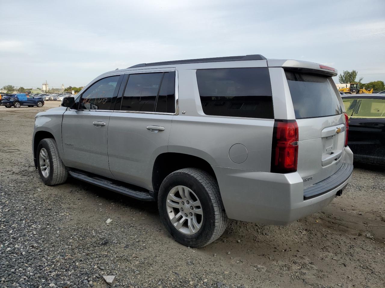 Изображение 2 2019 CHEVROLET TAHOE K1500 LT 2019 с VIN 1GNSKBKC3KR136313
