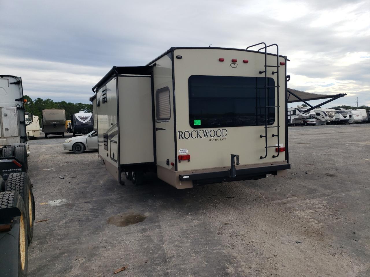 Image 3 of 2018 WILDWOOD ROCKWOOD 2018 with VIN 4X4TRLE24JZ153017
