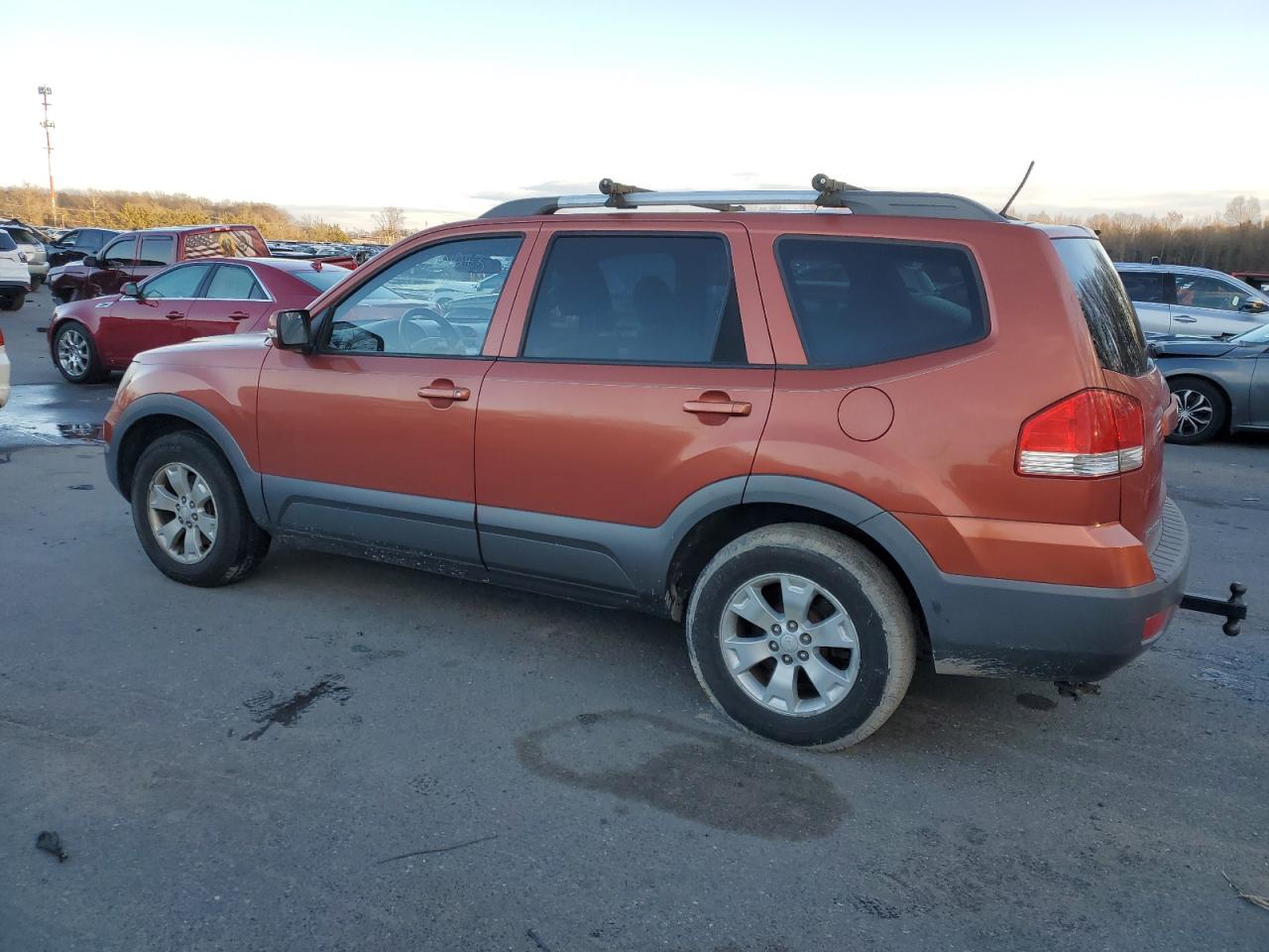 Image 2 of Kia Borrego Lx 2009 with VIN KNDJH741095012593