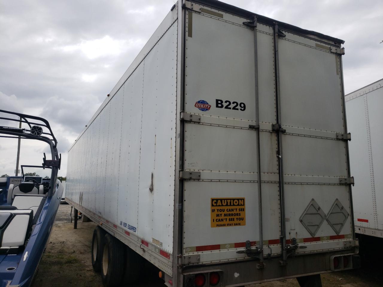 Изображение 3 2011 UTILITY                     UTILITY 2011 с VIN 1UYVS2530BU892505