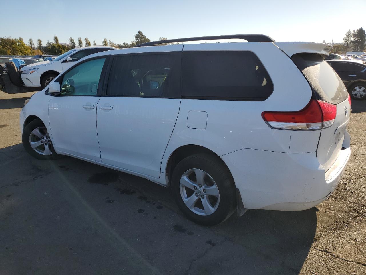 Image 2 of 2014 TOYOTA SIENNA LE 2014 with VIN 5TDKK3DC9ES423172