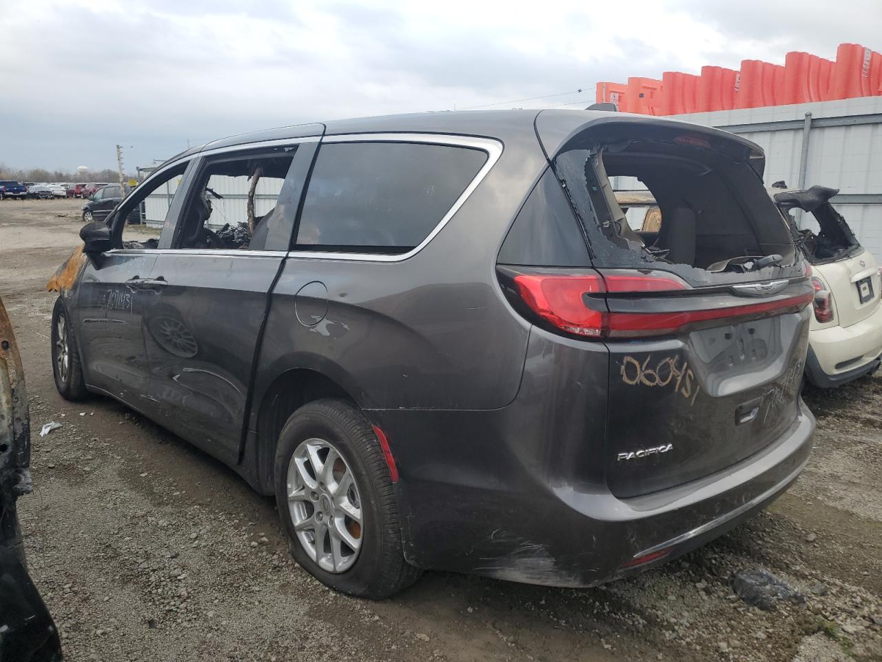 Изображение 2 2023 CHRYSLER PACIFICA TOURING L 2023 с VIN 2C4RC1BG4PR553734