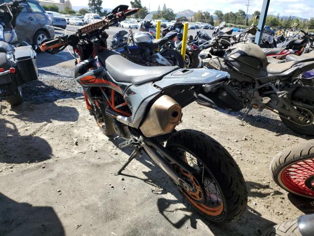 Obraz 3 z 2021 KTM 690 SMC R 2021 z VIN VBKLSV408MM711814