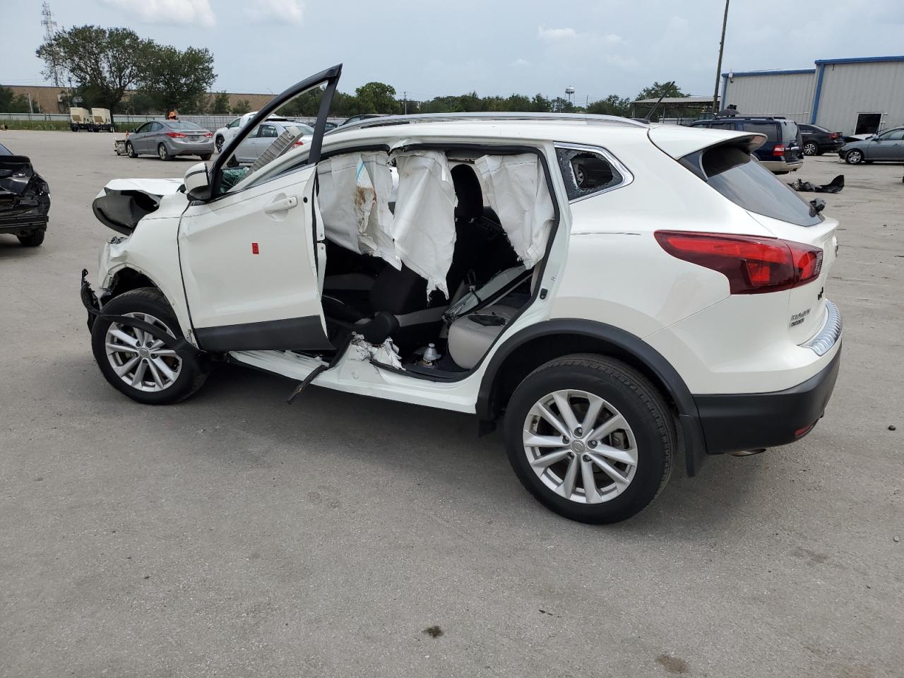 Image 2 of Nissan Rogue Sport S 2018 with VIN JN1BJ1CPXJW104775