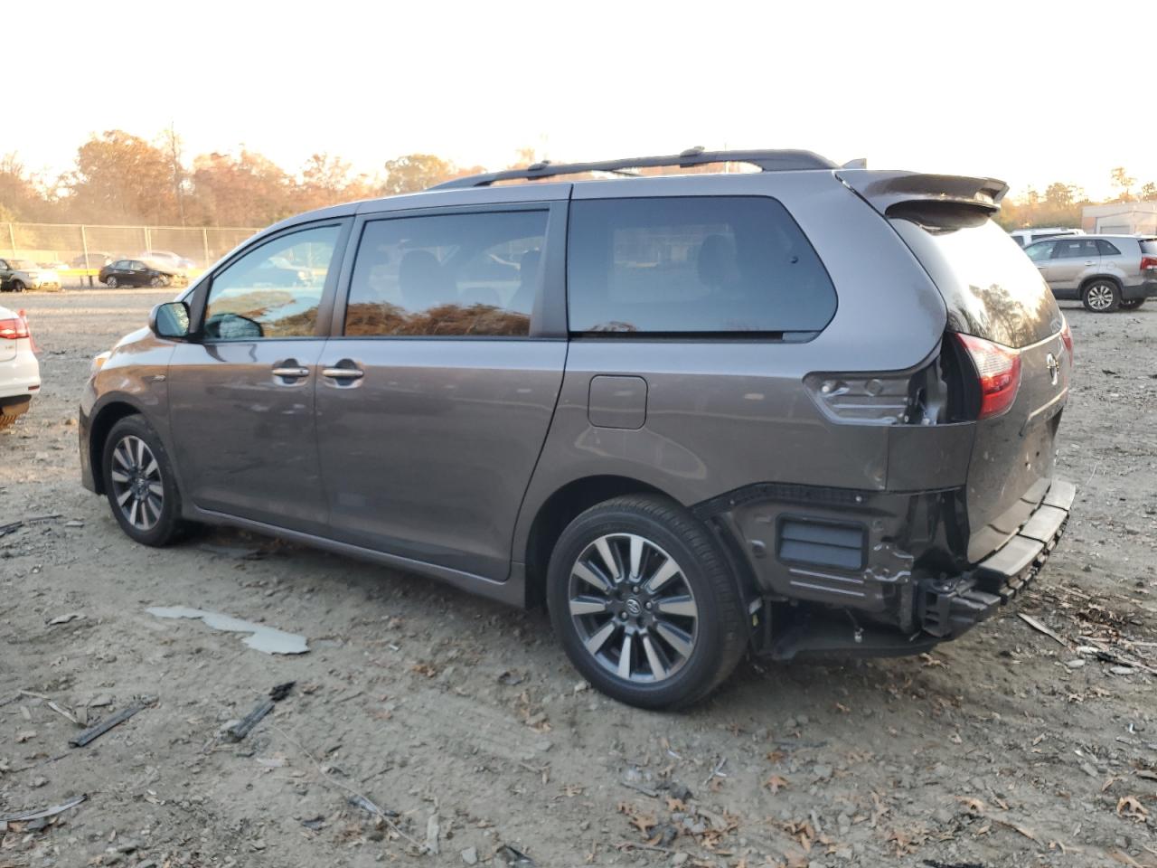 Obraz 2 z 2018 TOYOTA SIENNA XLE 2018 z VIN 5TDDZ3DC0JS199286