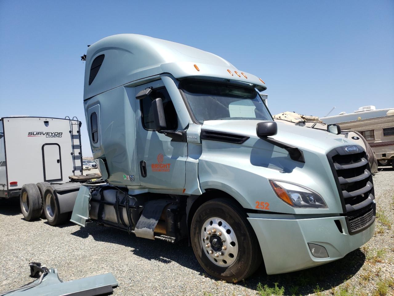 Изображение 2021 FREIGHTLINER CASCADIA 126  2021