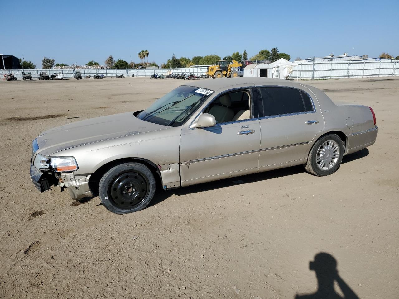Изображение 1 2010 LINCOLN TOWN CAR SIGNATURE LIMITED 2010 с VIN 2LNBL8CVXAX618950