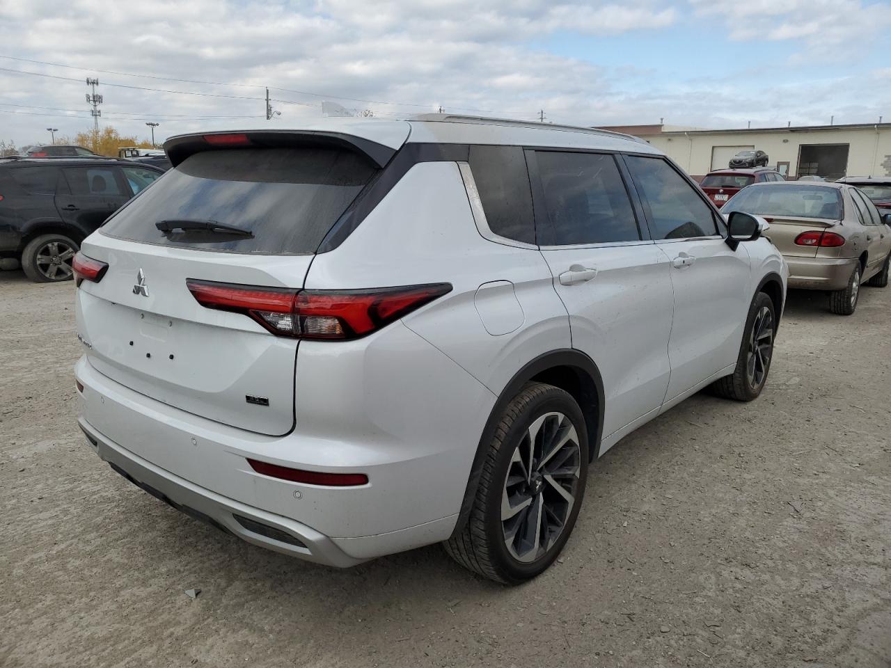 Изображение 3 2022 MITSUBISHI OUTLANDER SEL 2022 с VIN JA4J3VA85NZ059846