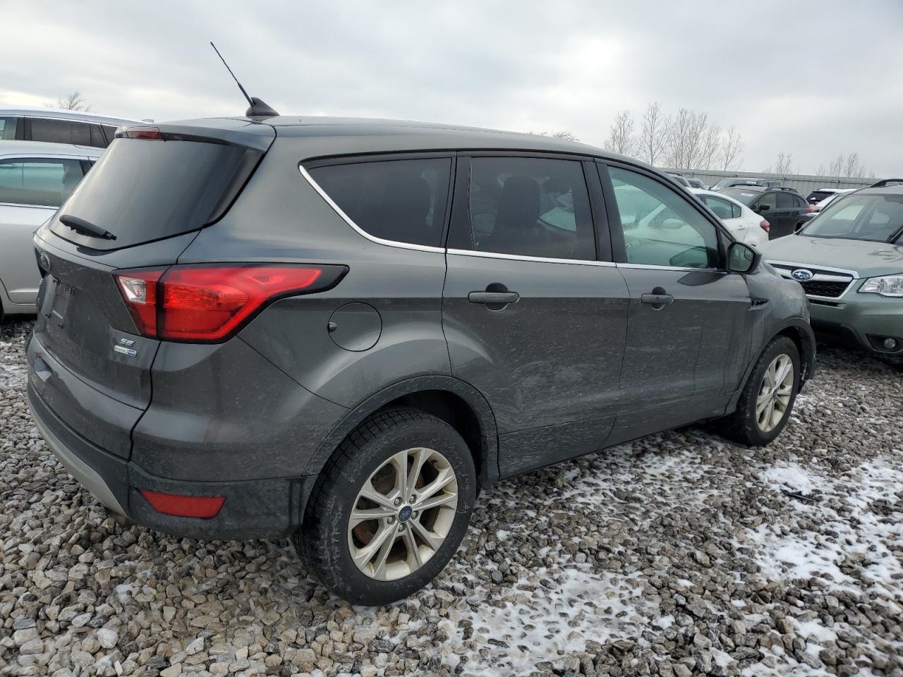 Image 3 of 2019 FORD ESCAPE SE 2019 with VIN 1FMCU9GD6KUB25669