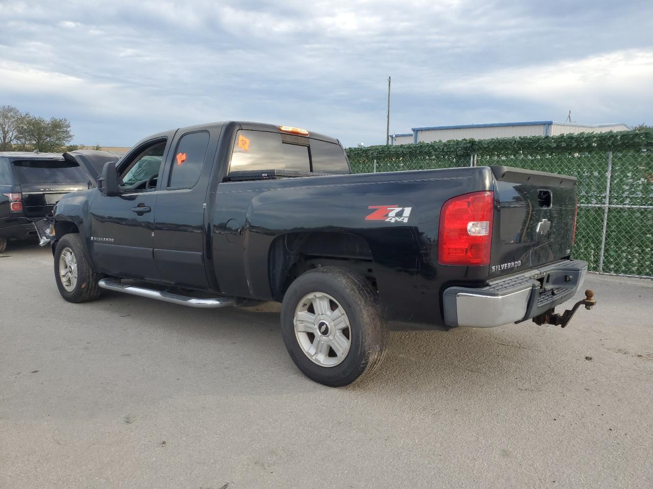 Image 2 of 2007 CHEVROLET SILVERADO K1500 2007 with VIN 1GCEK19J57Z512960