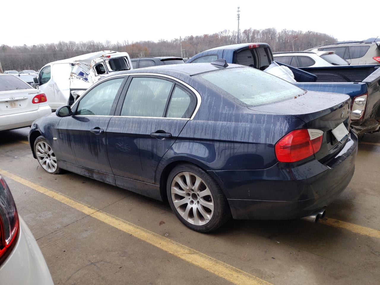 Obraz 2 z 2006 BMW 330 I 2006 z VIN WBAVB33546KS34421